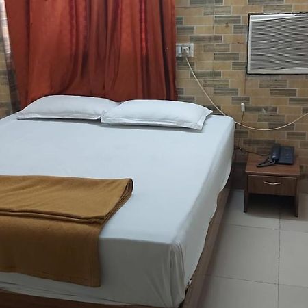 Glitz Hotels Sai Guest House - Nr Inorbit Mall Vashi 나비뭄바이 외부 사진