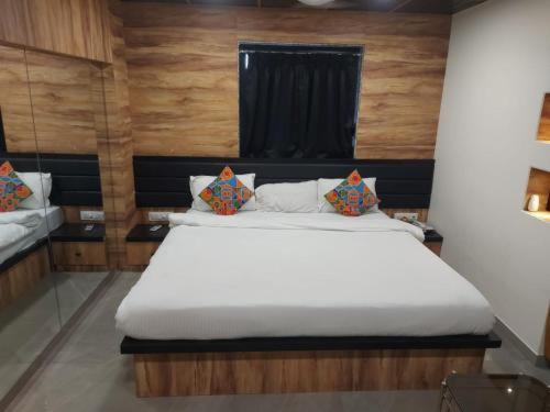 Glitz Hotels Sai Guest House - Nr Inorbit Mall Vashi 나비뭄바이 외부 사진