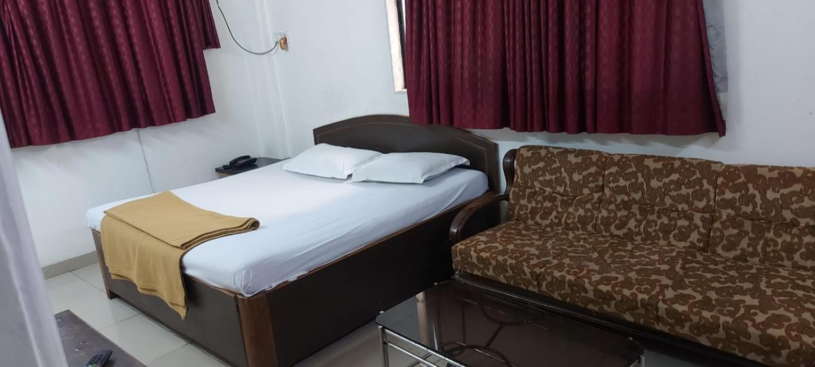 Glitz Hotels Sai Guest House - Nr Inorbit Mall Vashi 나비뭄바이 외부 사진