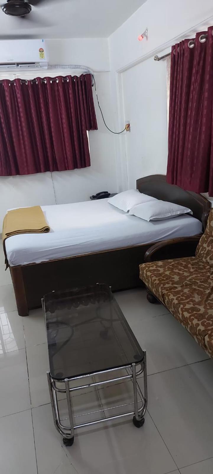 Glitz Hotels Sai Guest House - Nr Inorbit Mall Vashi 나비뭄바이 외부 사진