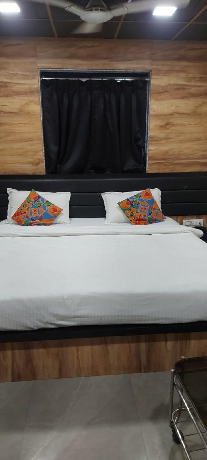 Glitz Hotels Sai Guest House - Nr Inorbit Mall Vashi 나비뭄바이 외부 사진
