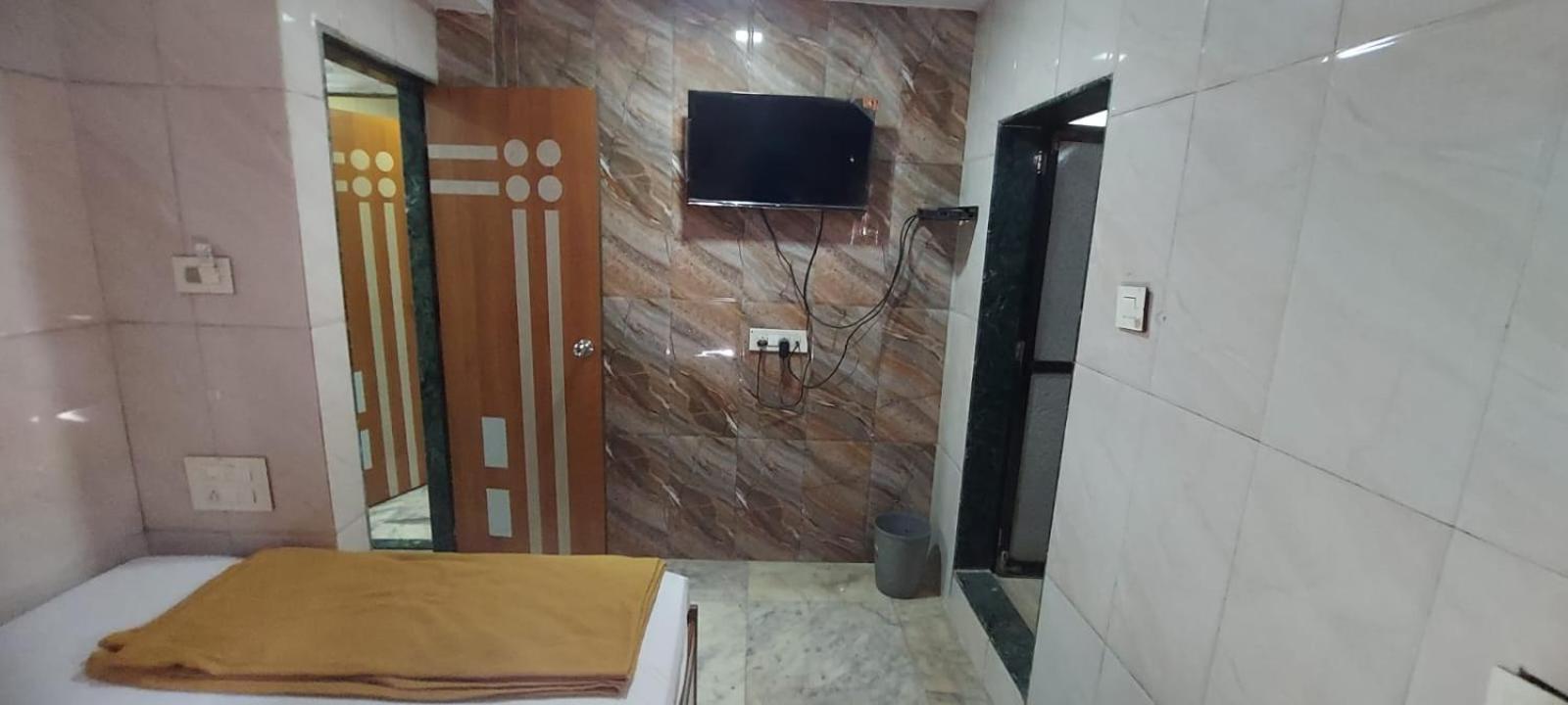Glitz Hotels Sai Guest House - Nr Inorbit Mall Vashi 나비뭄바이 외부 사진