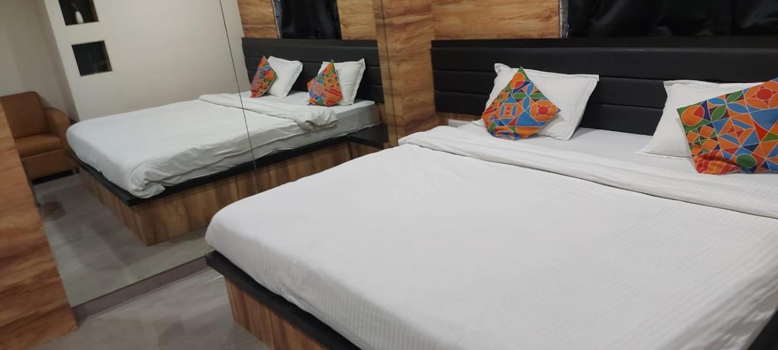 Glitz Hotels Sai Guest House - Nr Inorbit Mall Vashi 나비뭄바이 외부 사진