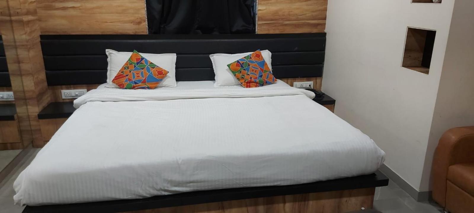 Glitz Hotels Sai Guest House - Nr Inorbit Mall Vashi 나비뭄바이 외부 사진