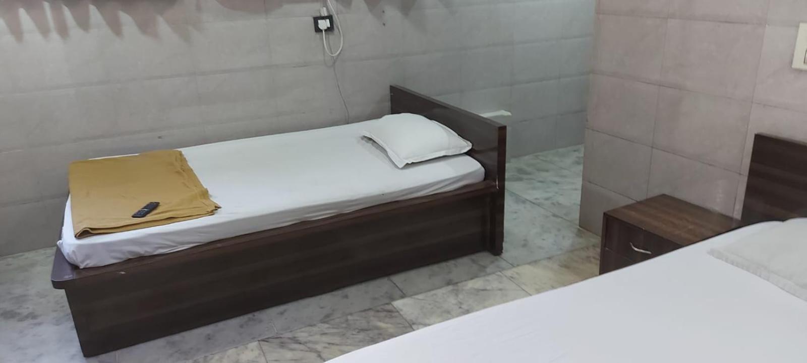 Glitz Hotels Sai Guest House - Nr Inorbit Mall Vashi 나비뭄바이 외부 사진
