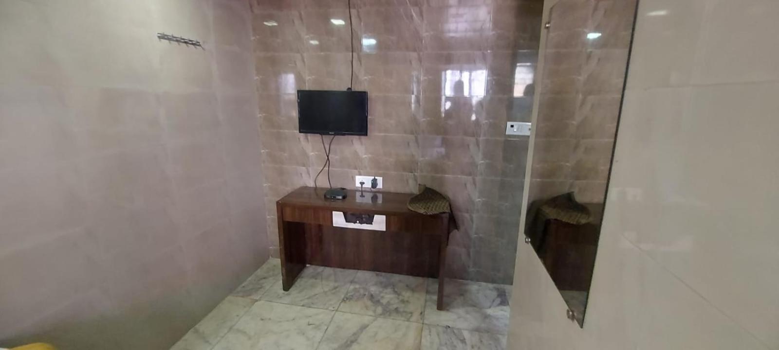 Glitz Hotels Sai Guest House - Nr Inorbit Mall Vashi 나비뭄바이 외부 사진